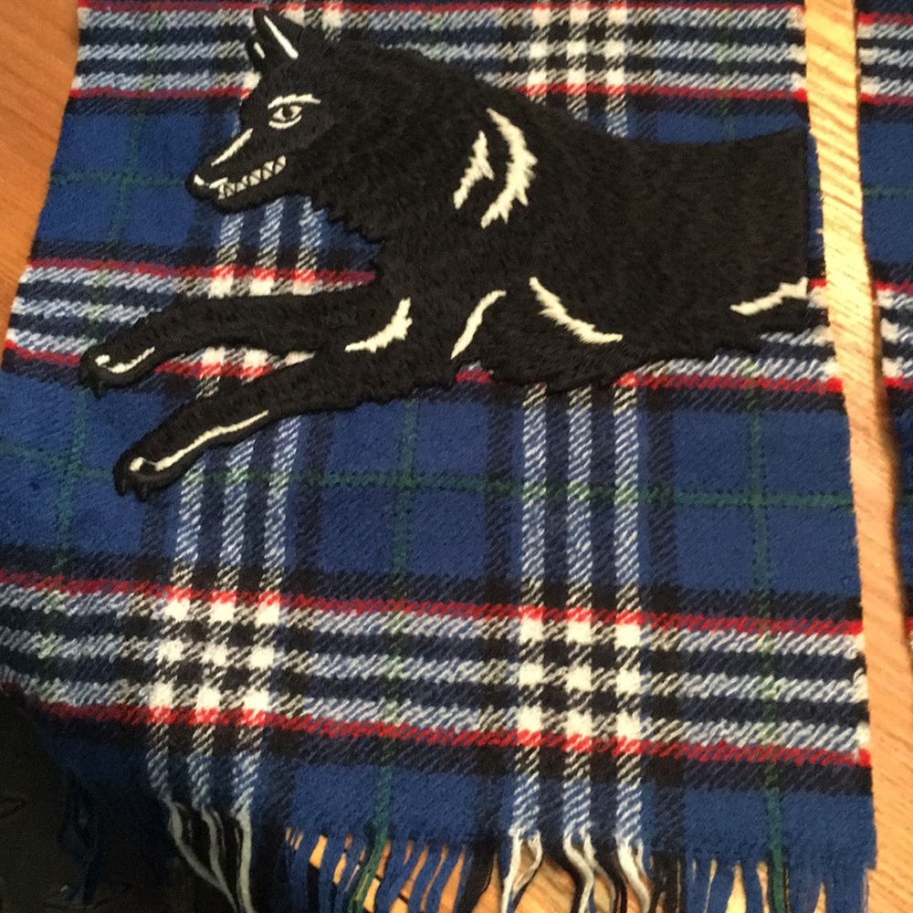 Gucci - Running Wolf Wool Scarf Blue Red White NWT - Picture 6 of 7